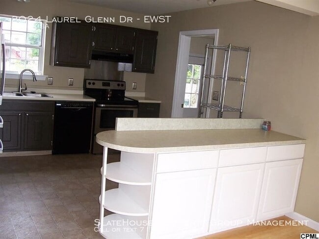 Building Photo - 3 bedroom in Deer Path Woods