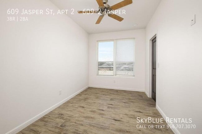 Building Photo - 609 Jasper St