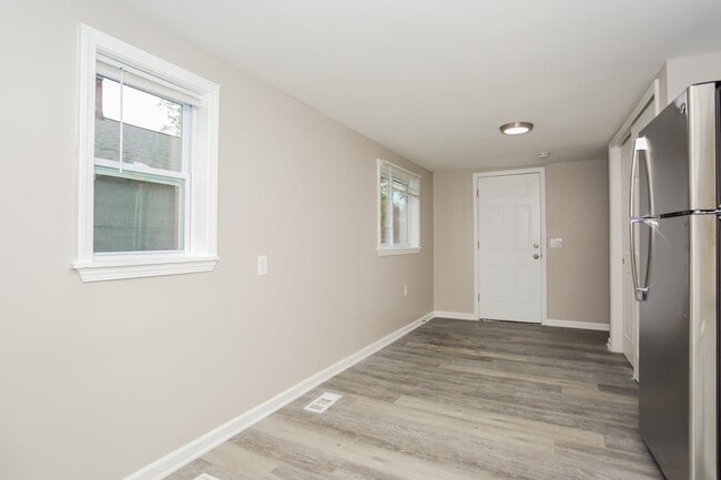 Building Photo - 1732 Sylvan Glen