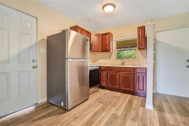 Building Photo - 2183 Crandon Ave