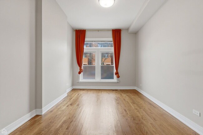 Building Photo - 2523 W Chicago Ave