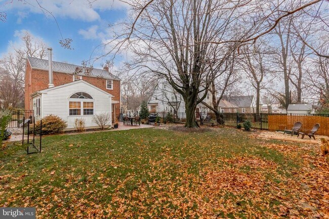 Building Photo - 1420 Lawndale Ave