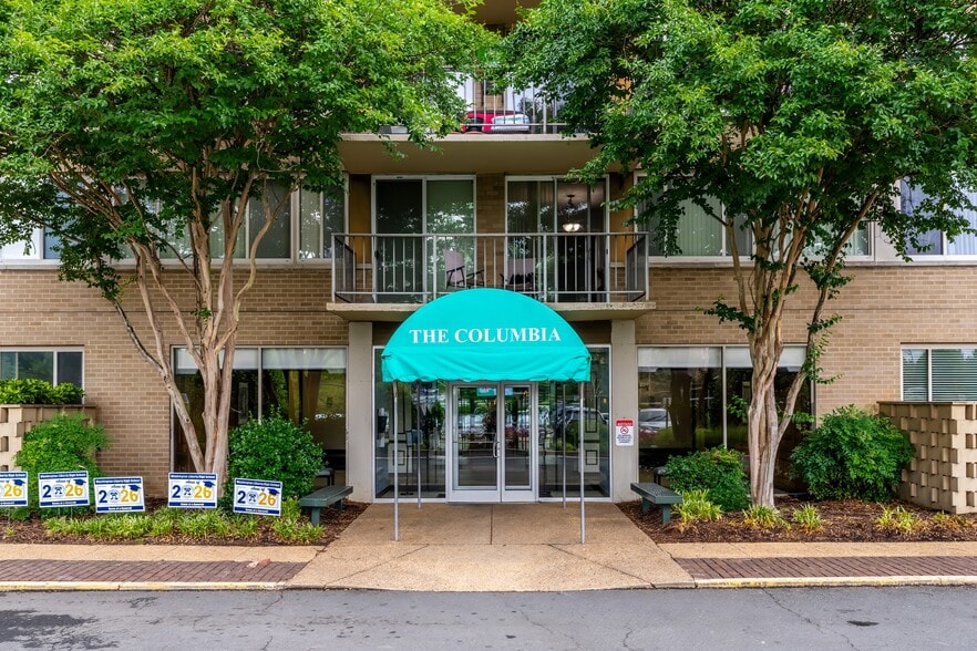 Front of Building - 5565 Columbia Pike