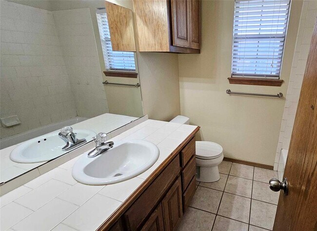 Building Photo - 417 E Plantation Terrace