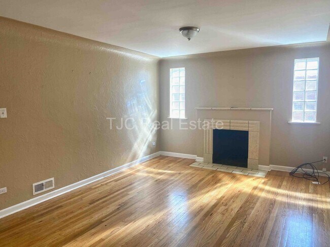 Building Photo - Central Park Home For Rent!