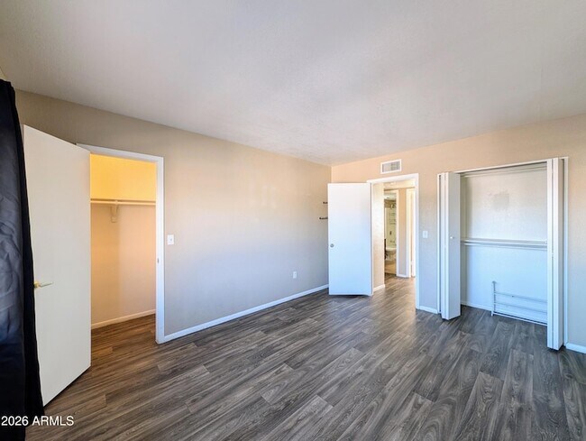 Building Photo - 9228 N 7th Ave