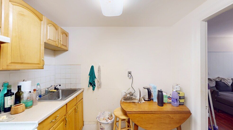 Building Photo - 1079 Beacon St