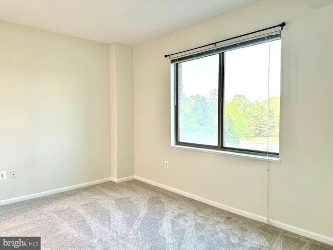 Building Photo - 3210 N Leisure World Blvd