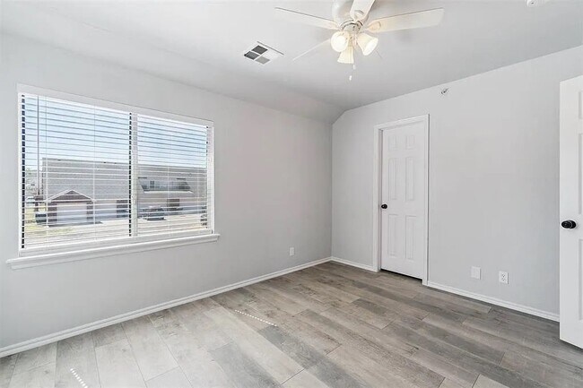 Building Photo - 2622 Featherstone Rd