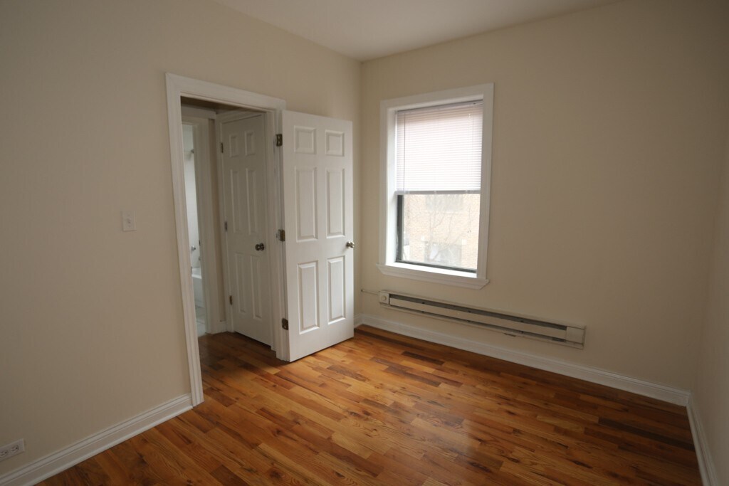 Building Photo - 3728 N Pine Grove Ave