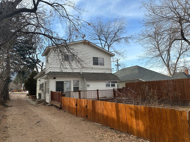 Building Photo - Charming 4BD Victorian near Downtown Color...
