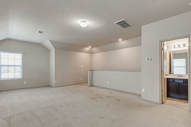 Building Photo - Ready to move in!