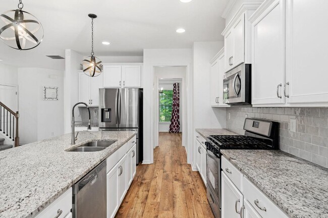 Building Photo - 2108 Charmond Dr