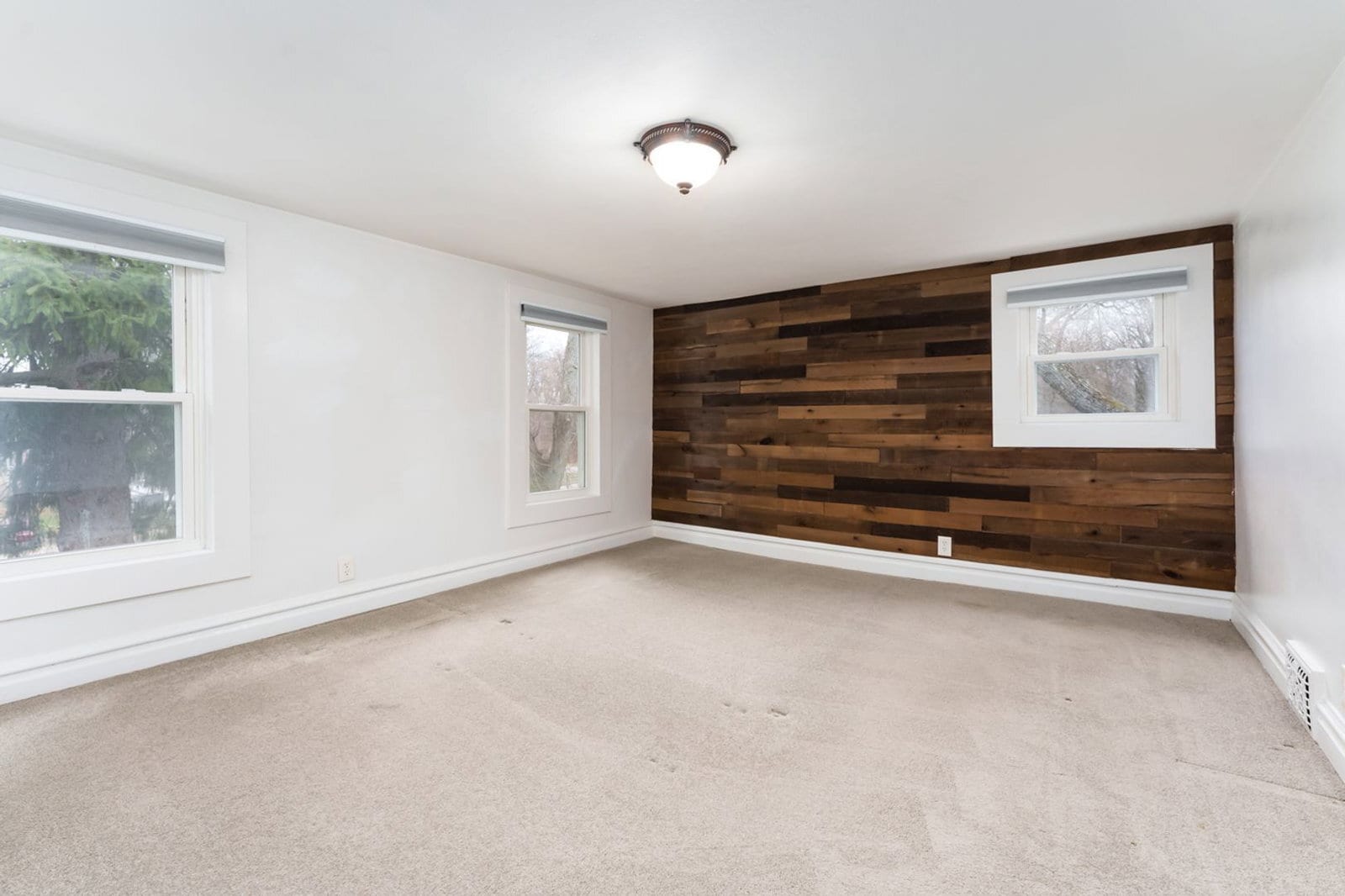 Building Photo - 1006 Schuring Rd
