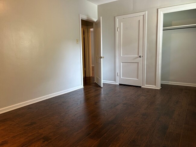 Building Photo - Available August 20th, 2026!!