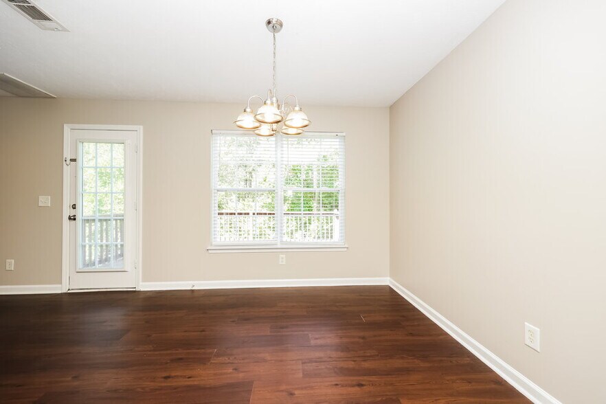 Building Photo - 710 Holland Ridge Dr