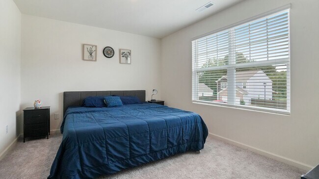 Building Photo - 530 Cessna Dr