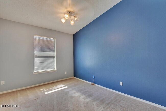 Building Photo - 1417 Plaza Verde Dr