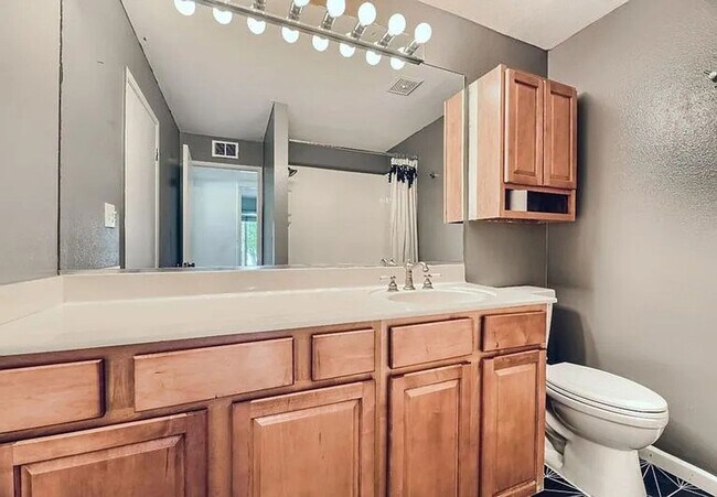 Building Photo - All Utilities Included! Charming 2-Bedroom...