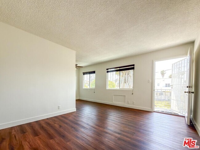 Building Photo - 2540 3rd Ave