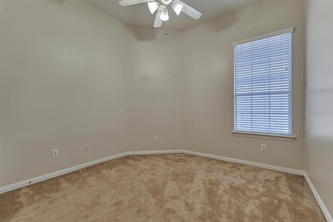 Building Photo - 6 Jester Oaks Pl