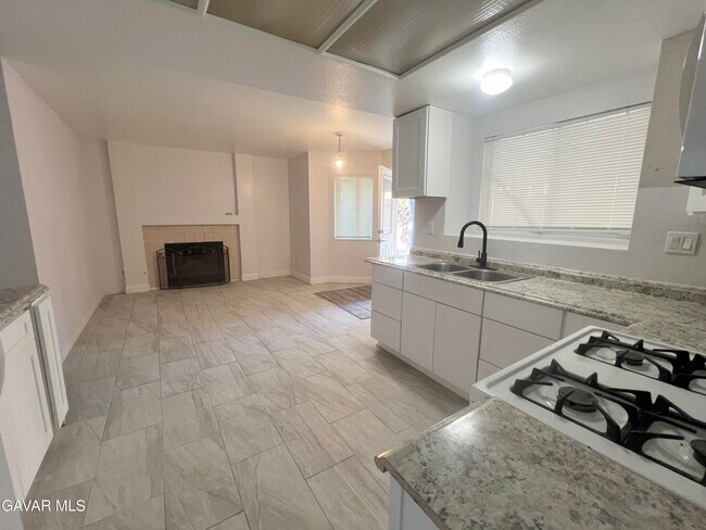 Building Photo - 2634 Avoca St