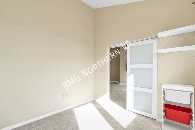 Building Photo - 801 S Greenbrier St