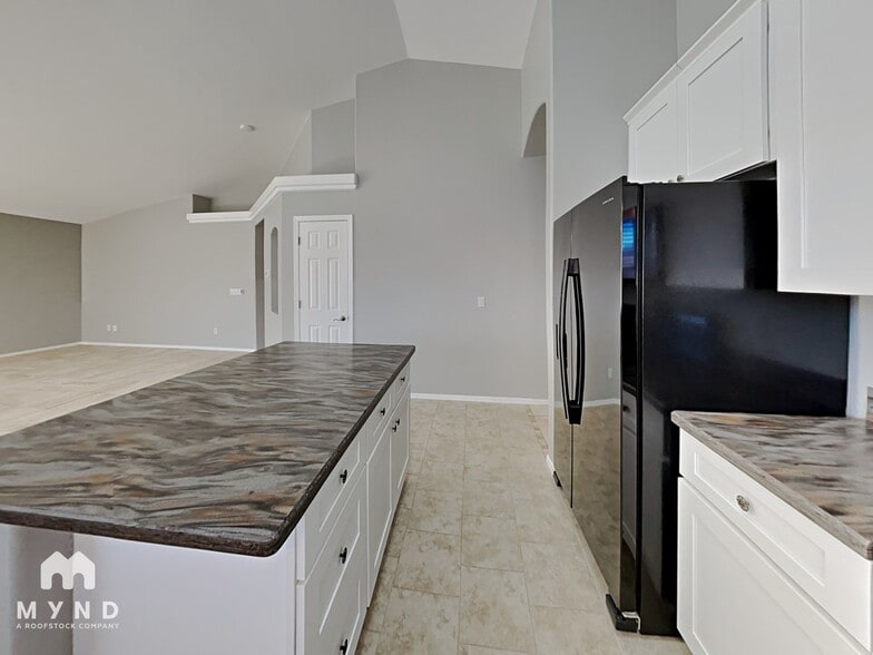 Building Photo - 2136 N Santiana Pl