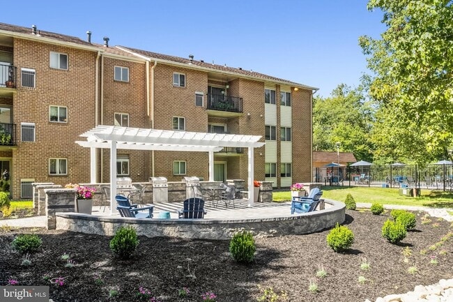 Building Photo - 810 Cashew Ct