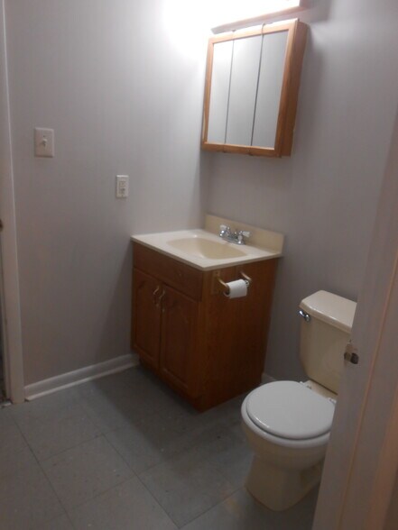 Building Photo - 2013 Walnut St