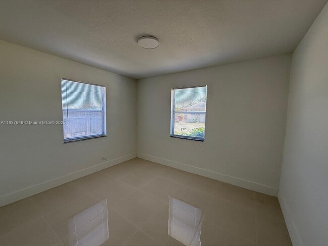 Building Photo - 1494 W 34th St
