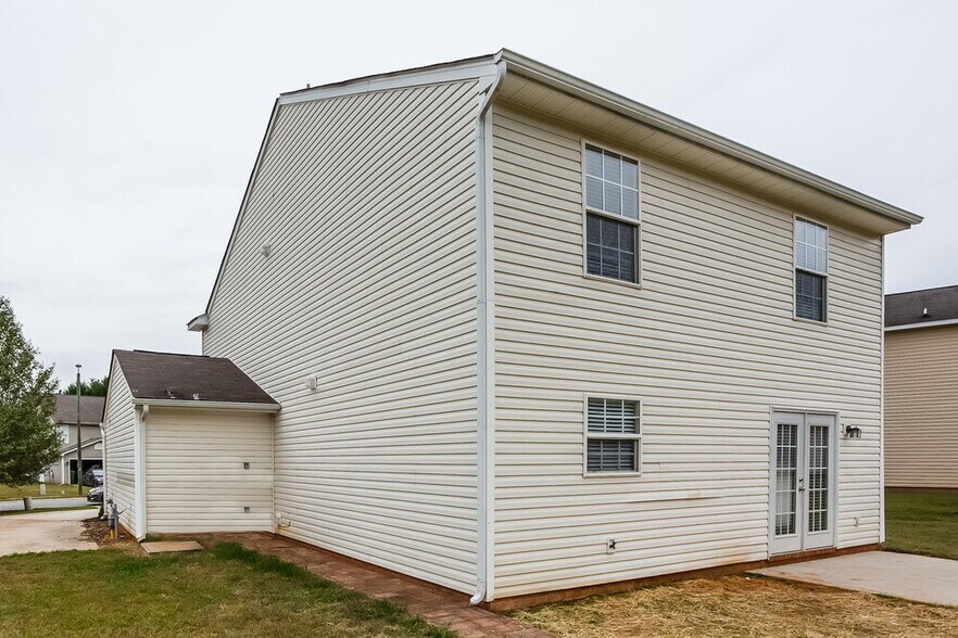 Building Photo - 605 Overlook Rd