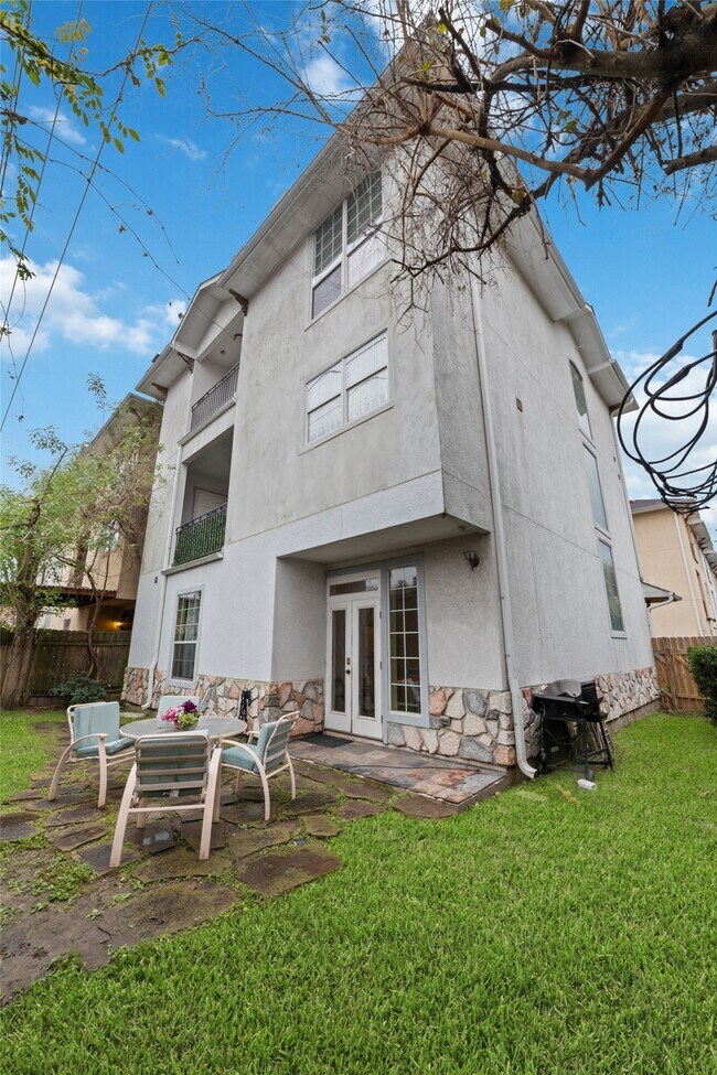 Building Photo - 3004 Falls At Fairdale