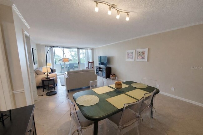 Building Photo - 2617 Cove Cay Dr