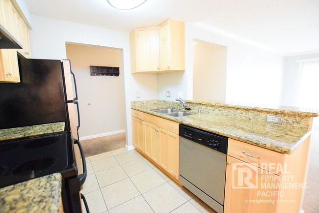 Building Photo - Bright & Spacious 1-Bedroom in Prime Oakla...
