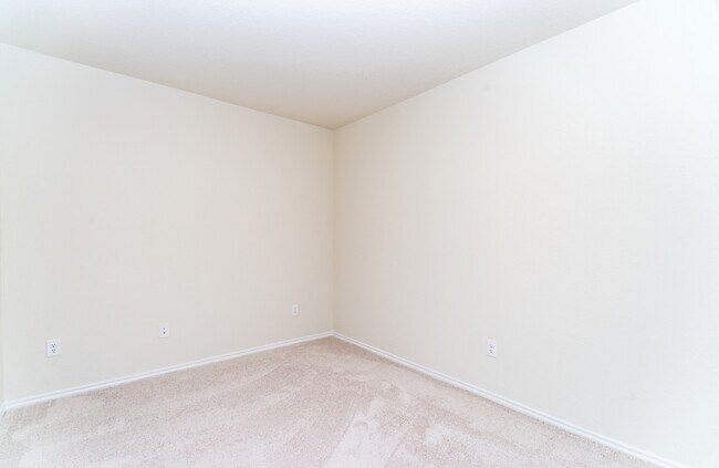 Building Photo - 5911 Rolling Gln