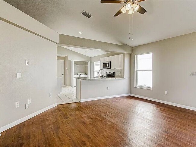 Building Photo - 7692 Stonebrook Cir