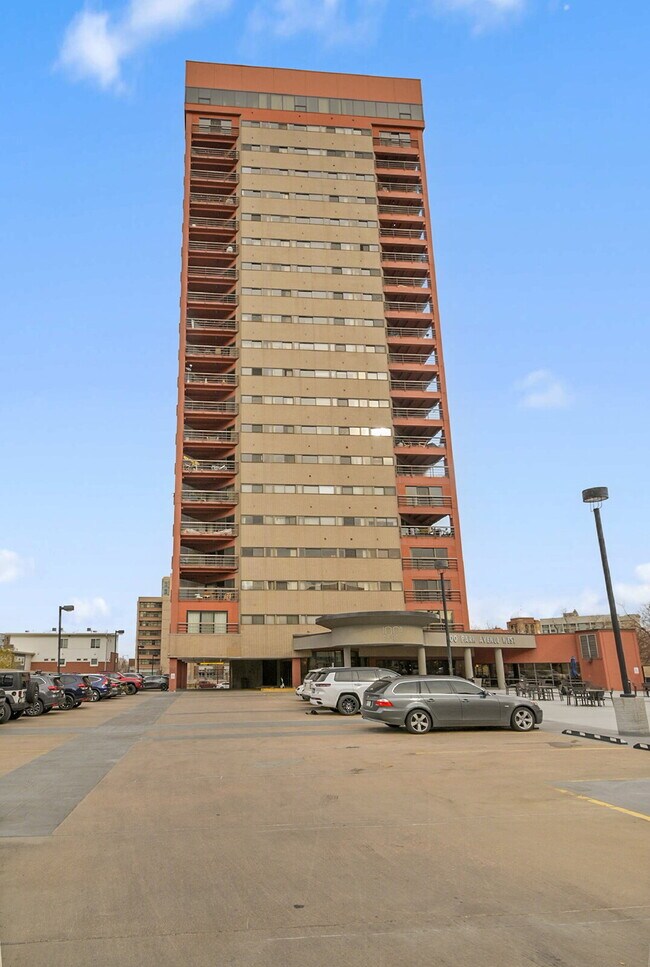 Building Photo - $1,750.00 - 1 Bedroom, 1 Bathroom, Condo in Denver with Cozy Balcony!
