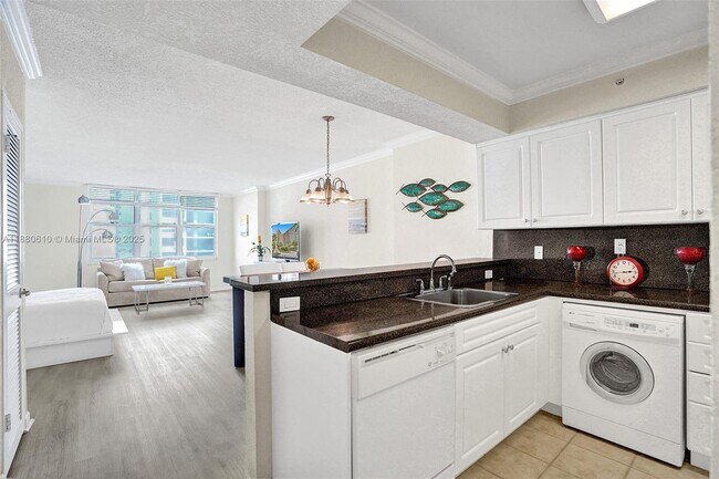 Building Photo - 2501 S Ocean Dr