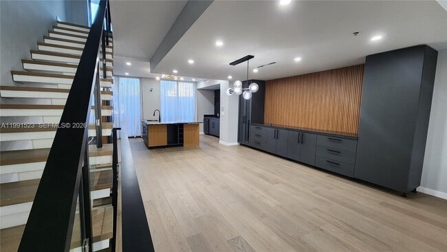 Building Photo - 1055 99th St