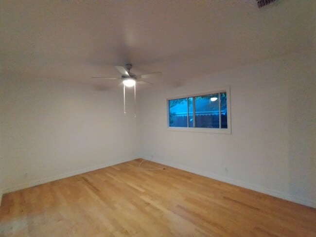 Building Photo - 6943 Balcom Ave