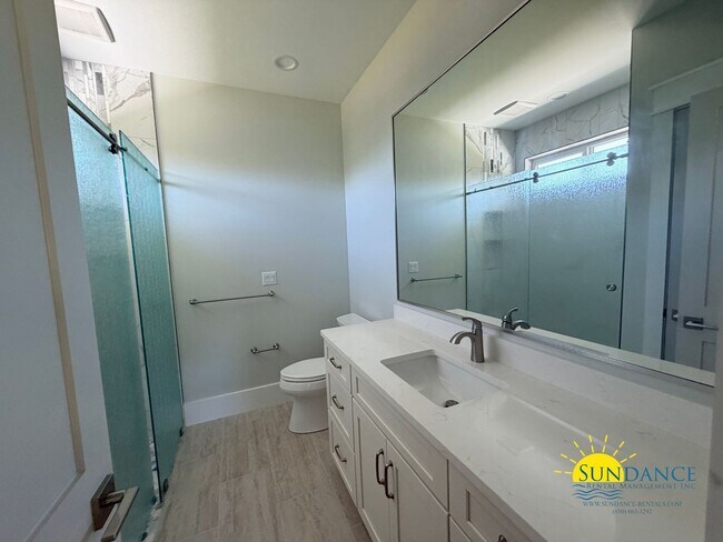 Building Photo - 5870 Saratoga Dr