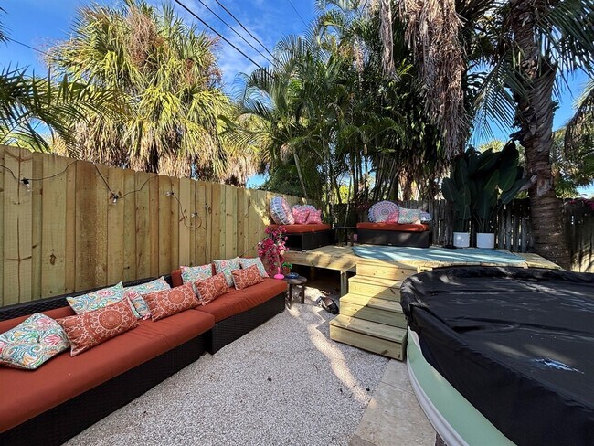 Building Photo - 521 28th St