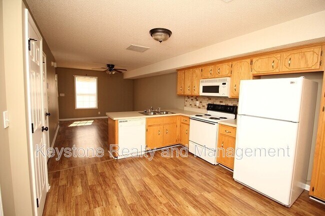 Building Photo - 3834-C Jockey Dr