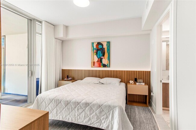 Building Photo - 17550 Collins Ave