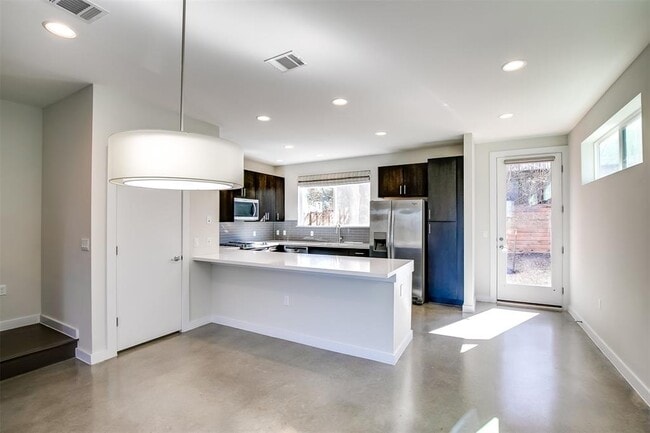 Building Photo - 3211 Aldwyche Dr