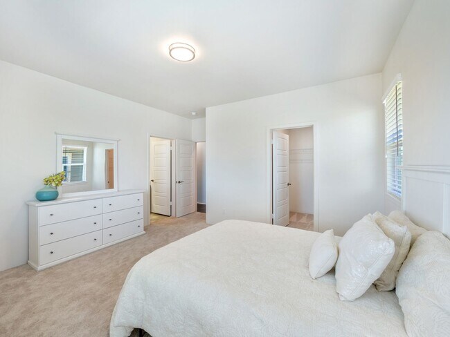 Building Photo - Lehua at Hoopili 4 bedroom 2.5 bath single...