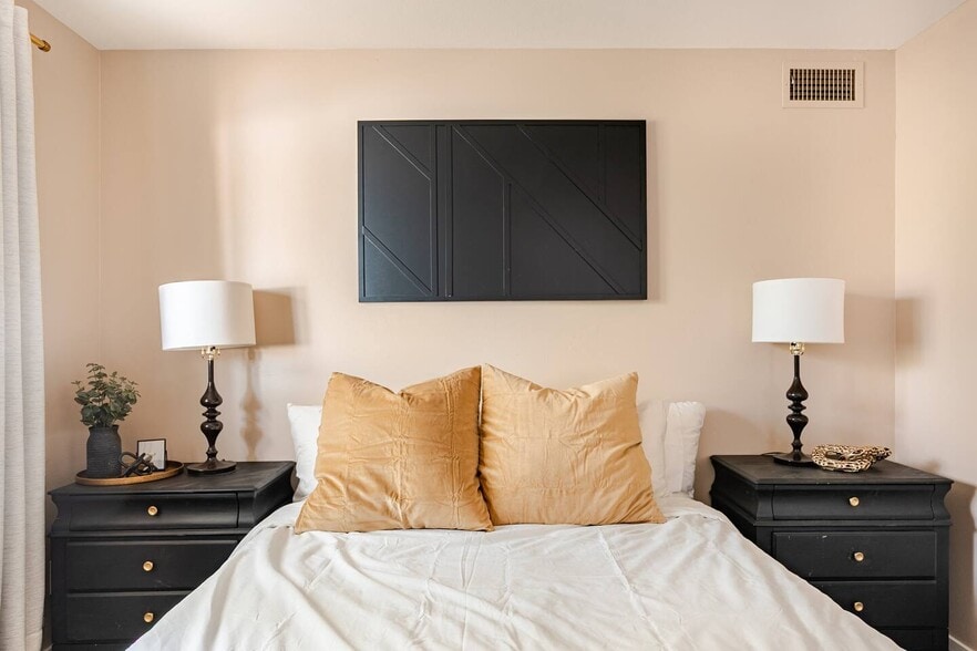 Bedroom 3 - 1104 E Campus Dr