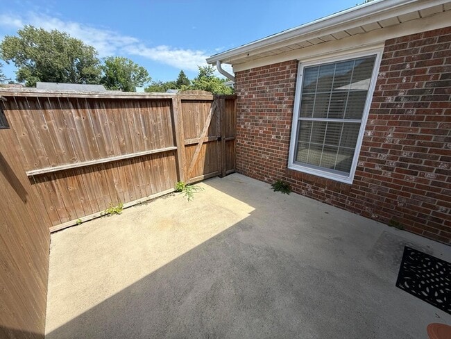 Building Photo - 430 Williamsburg Ln NW