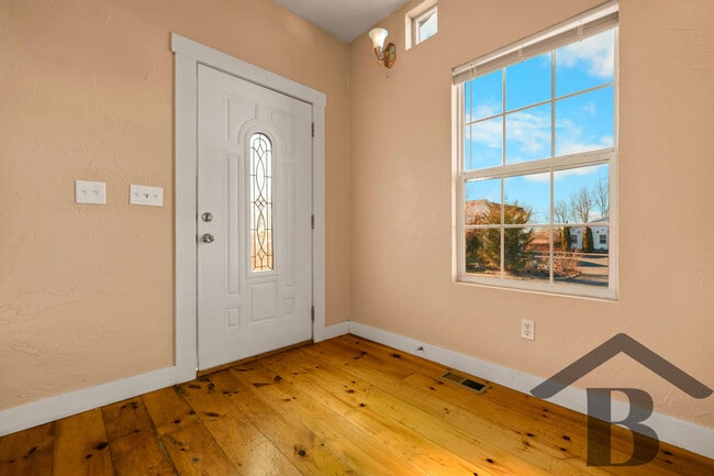 Building Photo - 1522 S Tuscany Ct